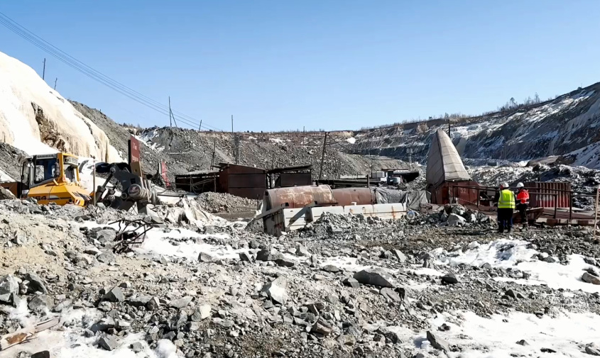 ситуация сложная, но контролируемая: как идет операция по спасению оказавшихся под завалами людей на руднике «пионер»
