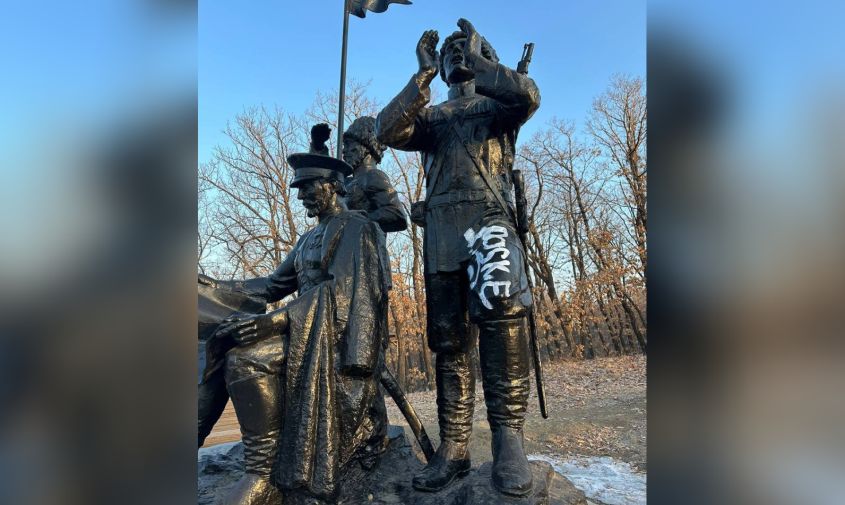 «шайка poske» осквернила мемориал воинам-амурцам и памятник казакам-первопоселенцам в благовещенске