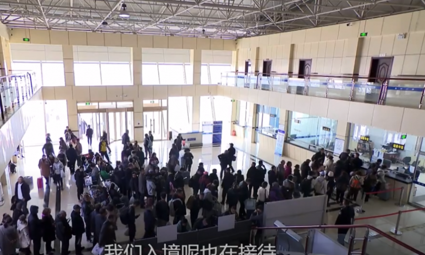 сотни китайских туристов приехали в благовещенск из хэйхэ в первый рабочий день после новогодних выходных