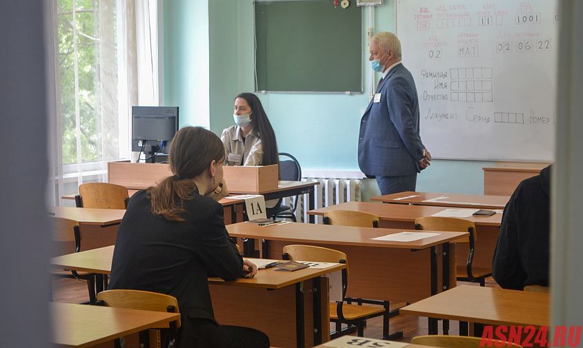 дать школьникам «второй шанс» для пересдачи егэ согласились 3 из 4 россиян 
